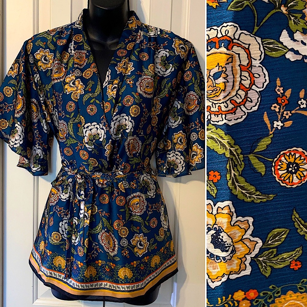 VGUC-Ann Taylor floral blouse w/tie belt